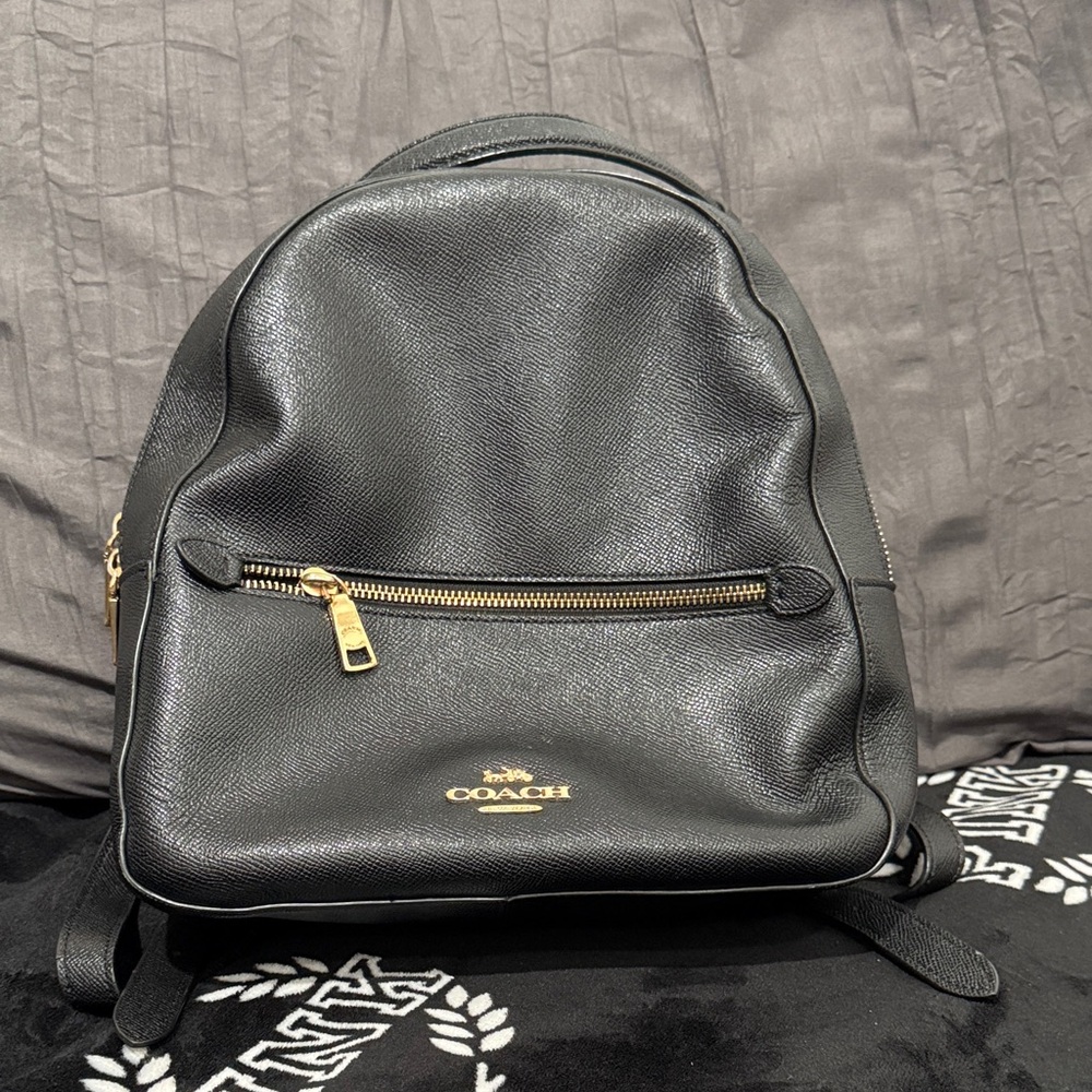 Pre-Owned Coach Jordyn Black Backpack Ripped Top Handle with Gold Details